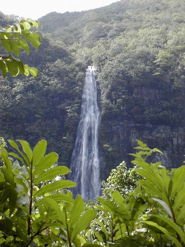 moorea_waterfall1.jpg, 95 kB